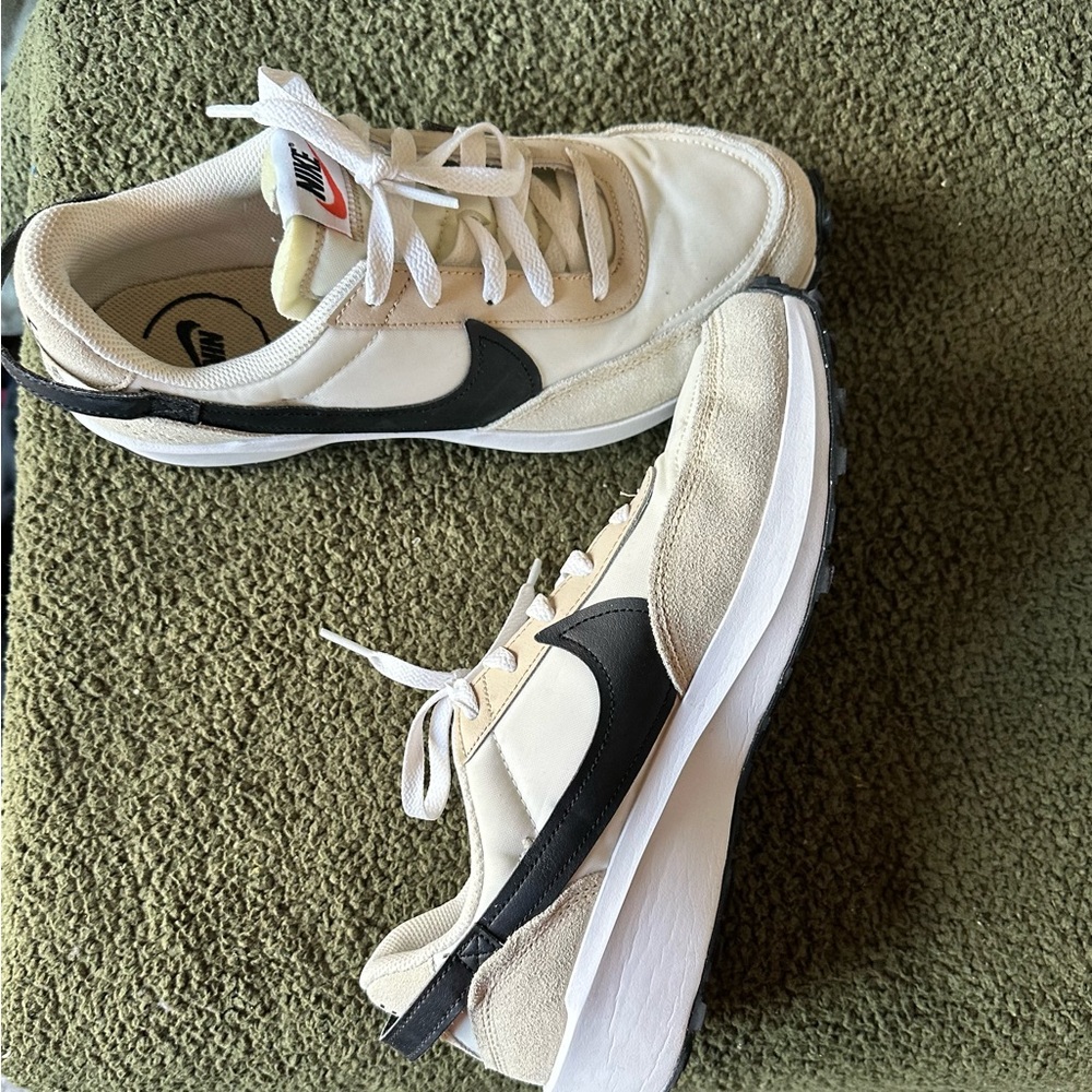 Nike, worn once,
Great condition
